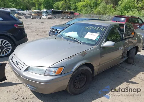 1999 Toyota Camry Le из США, поврежденный, VIN 4T1BG28K1XU607979